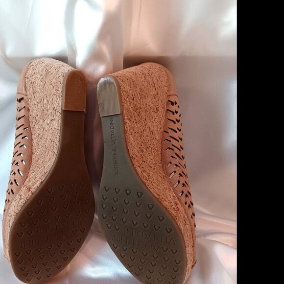 EUC 💥 ADRIENNE VITTADINI PEEP TOE LEATHER WEDGE PUMPS CORK 4" ~ SIZE 9.5 - Picture 8 of 8